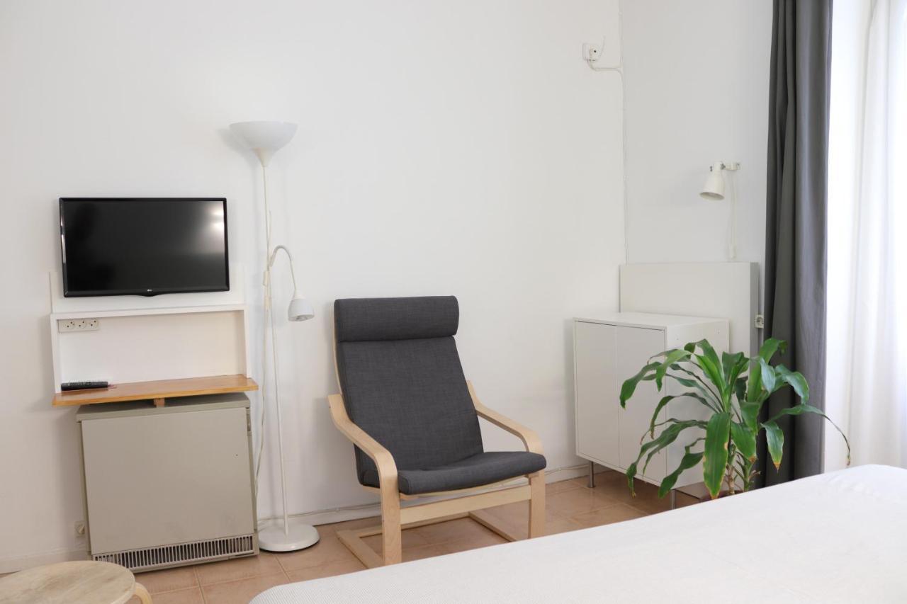 Hostal La Zona Madrid Exterior photo