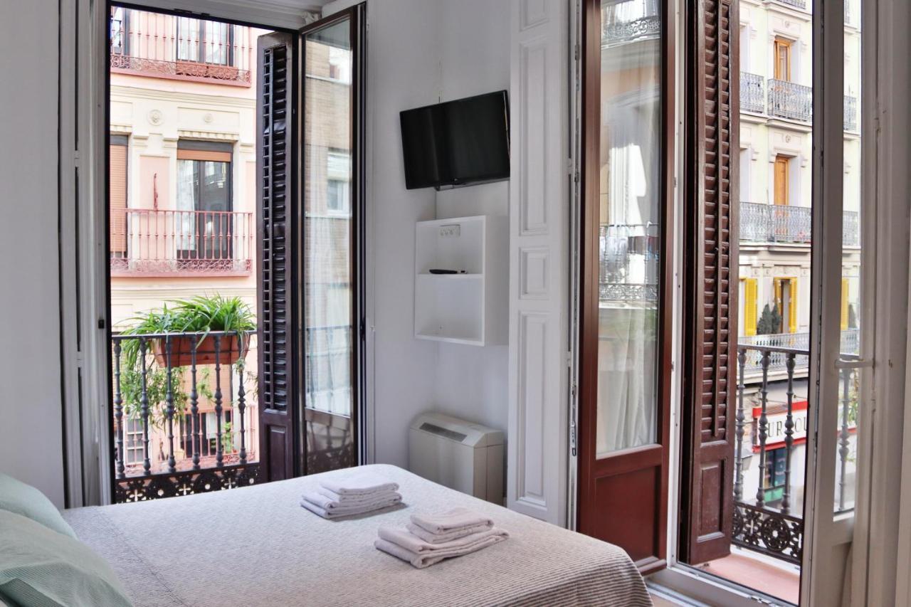 Hostal La Zona Madrid Exterior photo