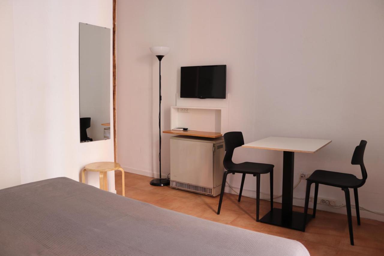 Hostal La Zona Madrid Exterior photo