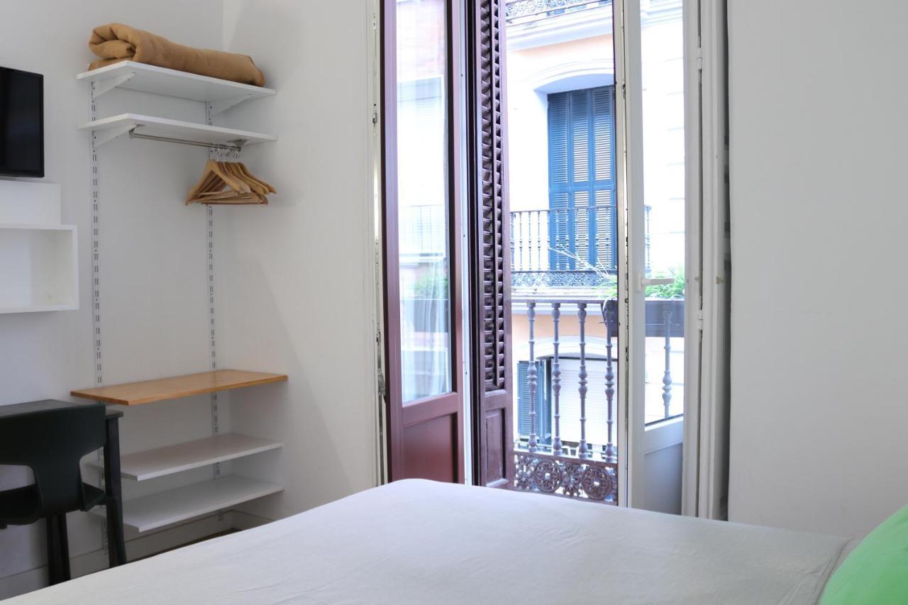 Hostal La Zona Madrid Exterior photo