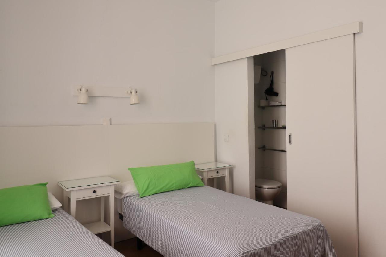 Hostal La Zona Madrid Exterior photo