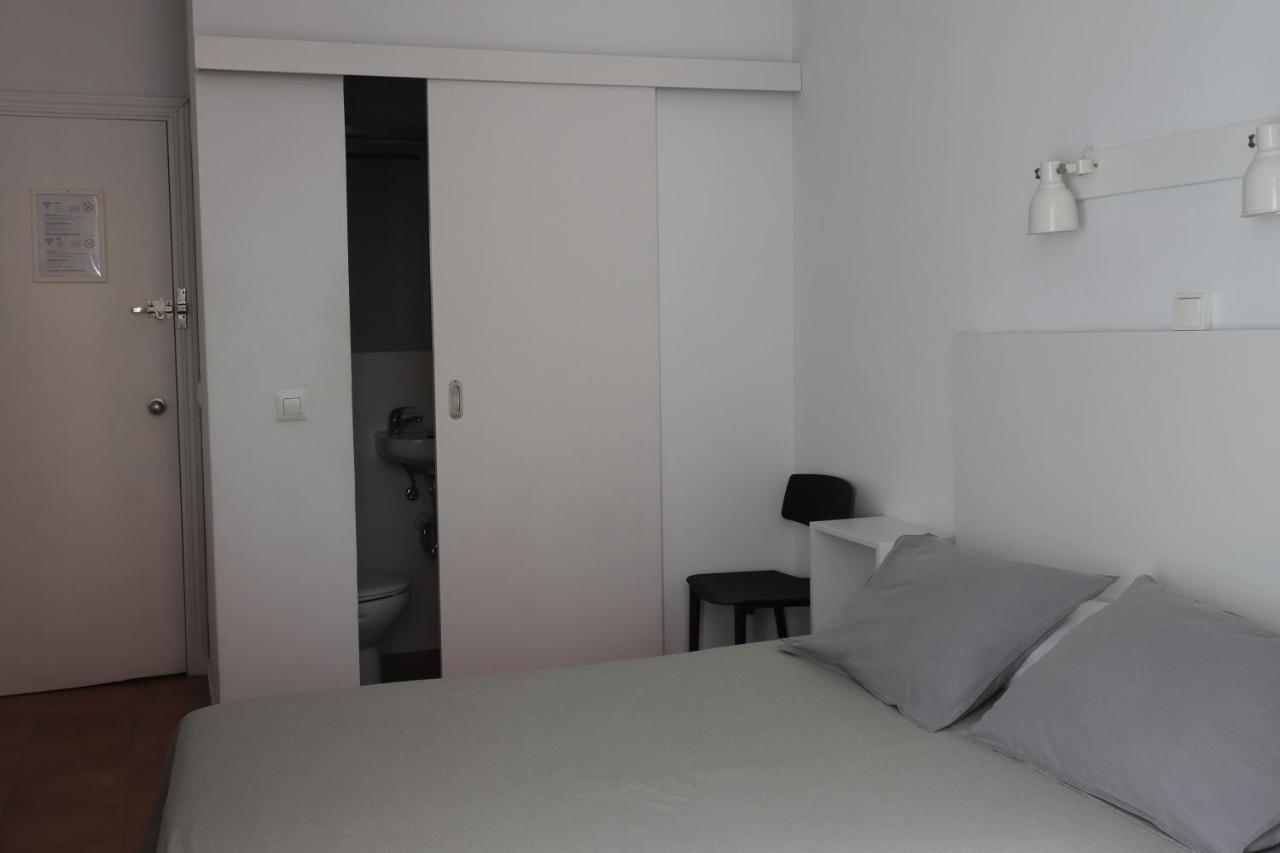 Hostal La Zona Madrid Exterior photo