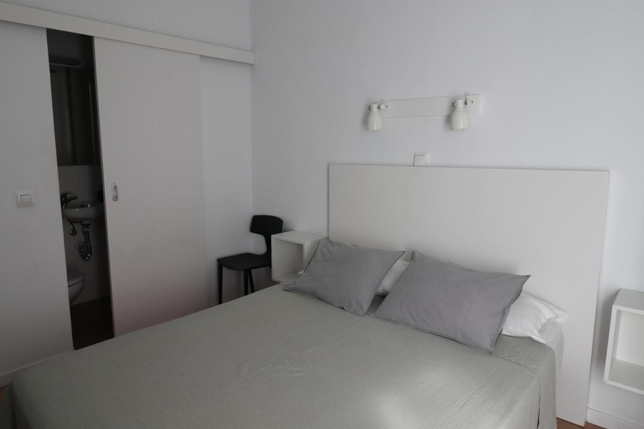 Hostal La Zona Madrid Exterior photo