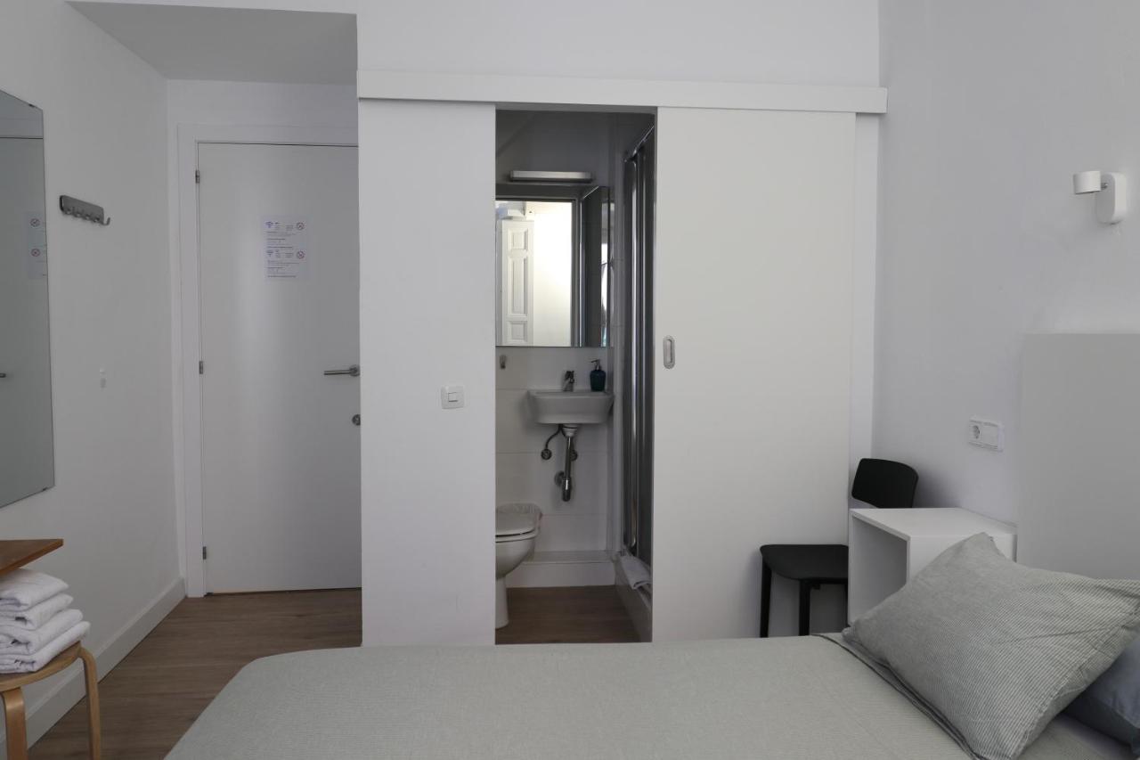 Hostal La Zona Madrid Exterior photo