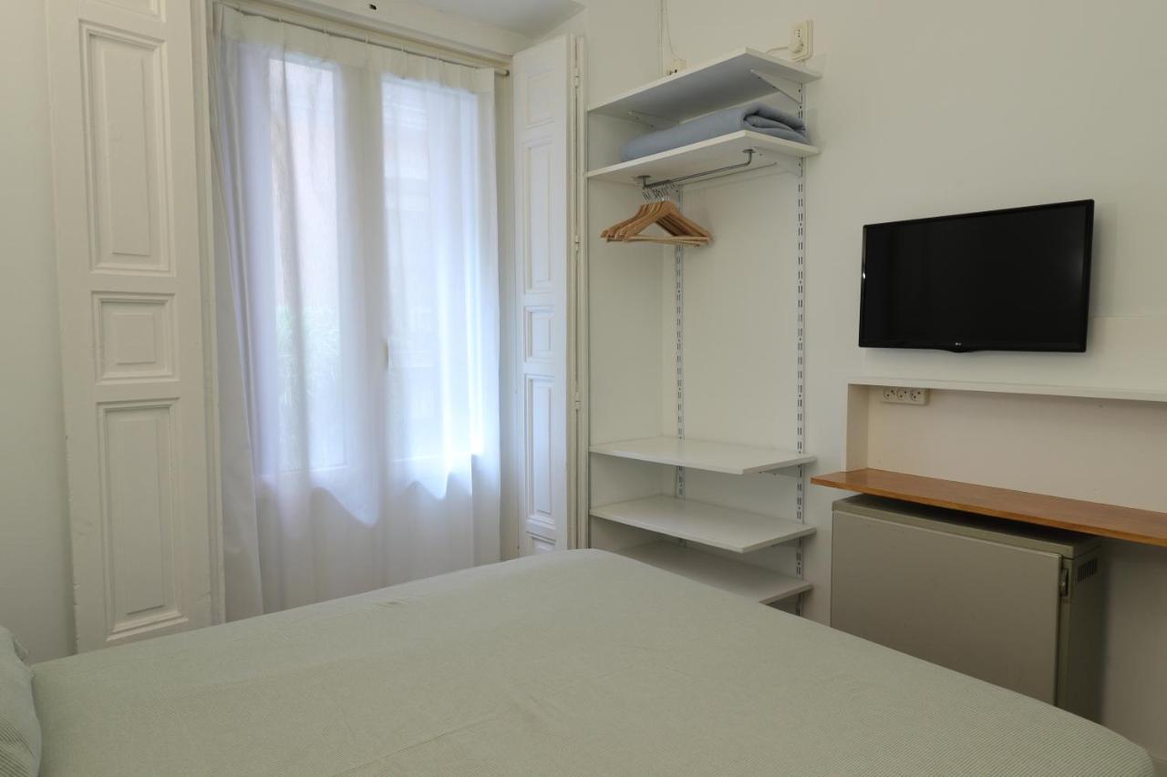 Hostal La Zona Madrid Exterior photo