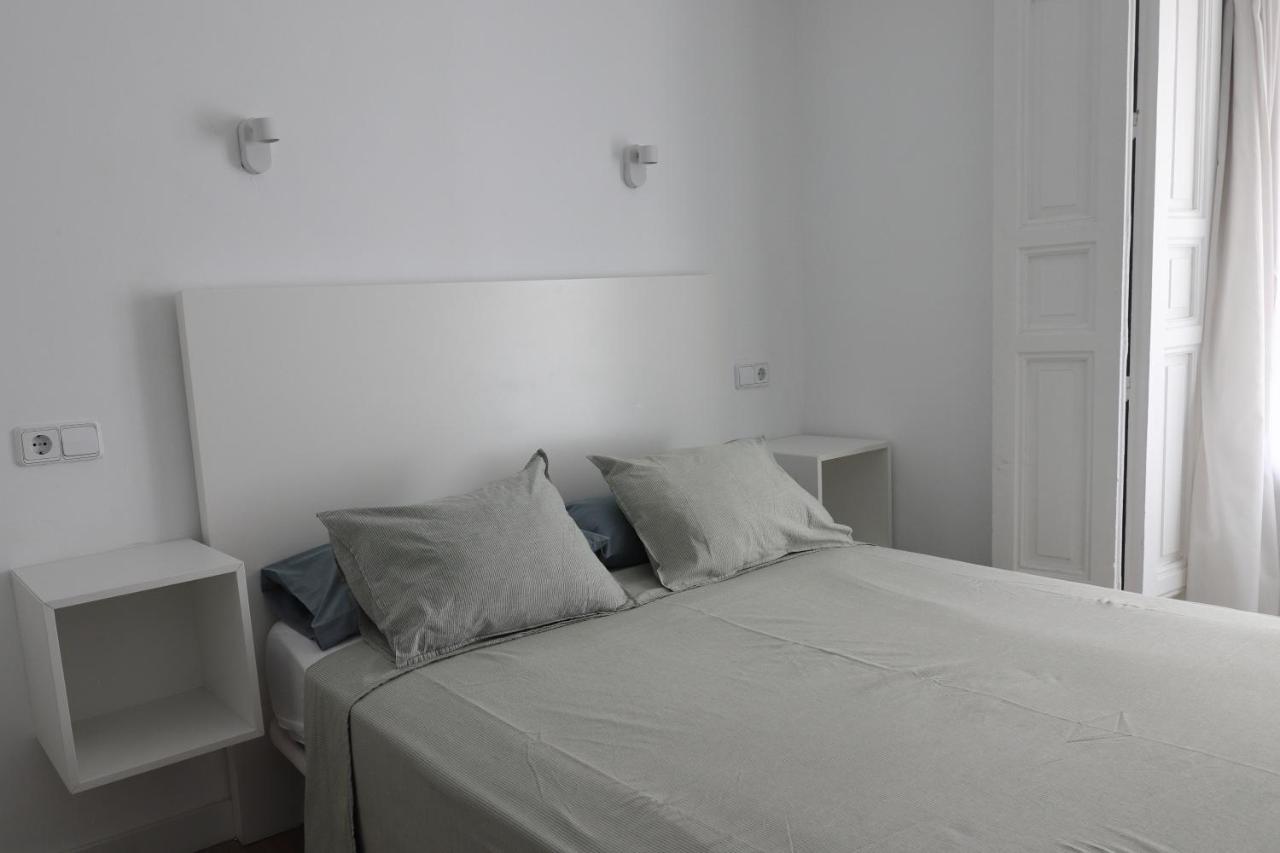 Hostal La Zona Madrid Exterior photo