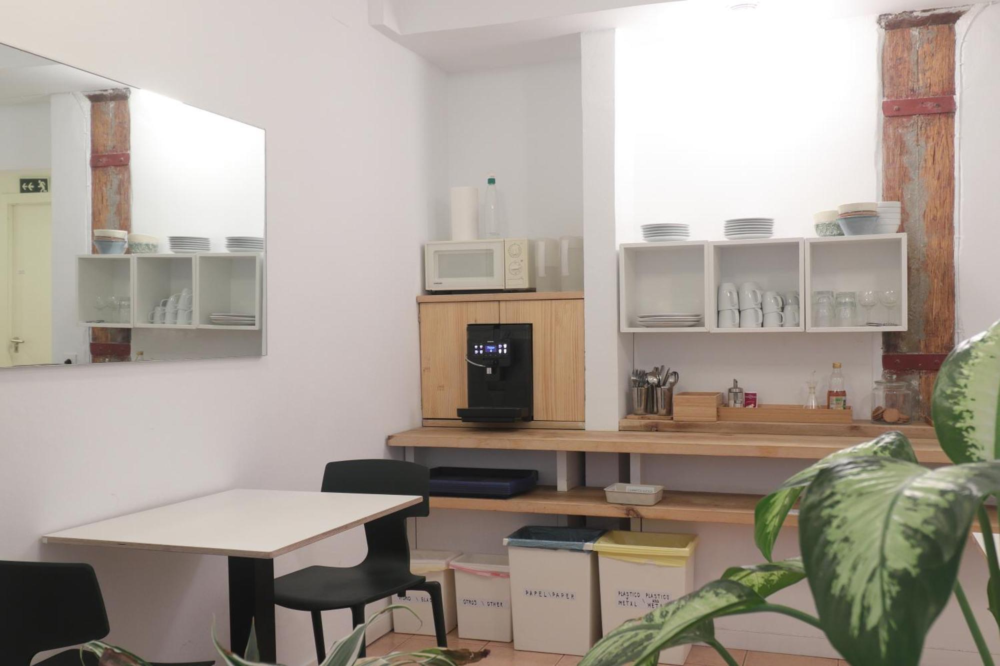 Hostal La Zona Madrid Exterior photo