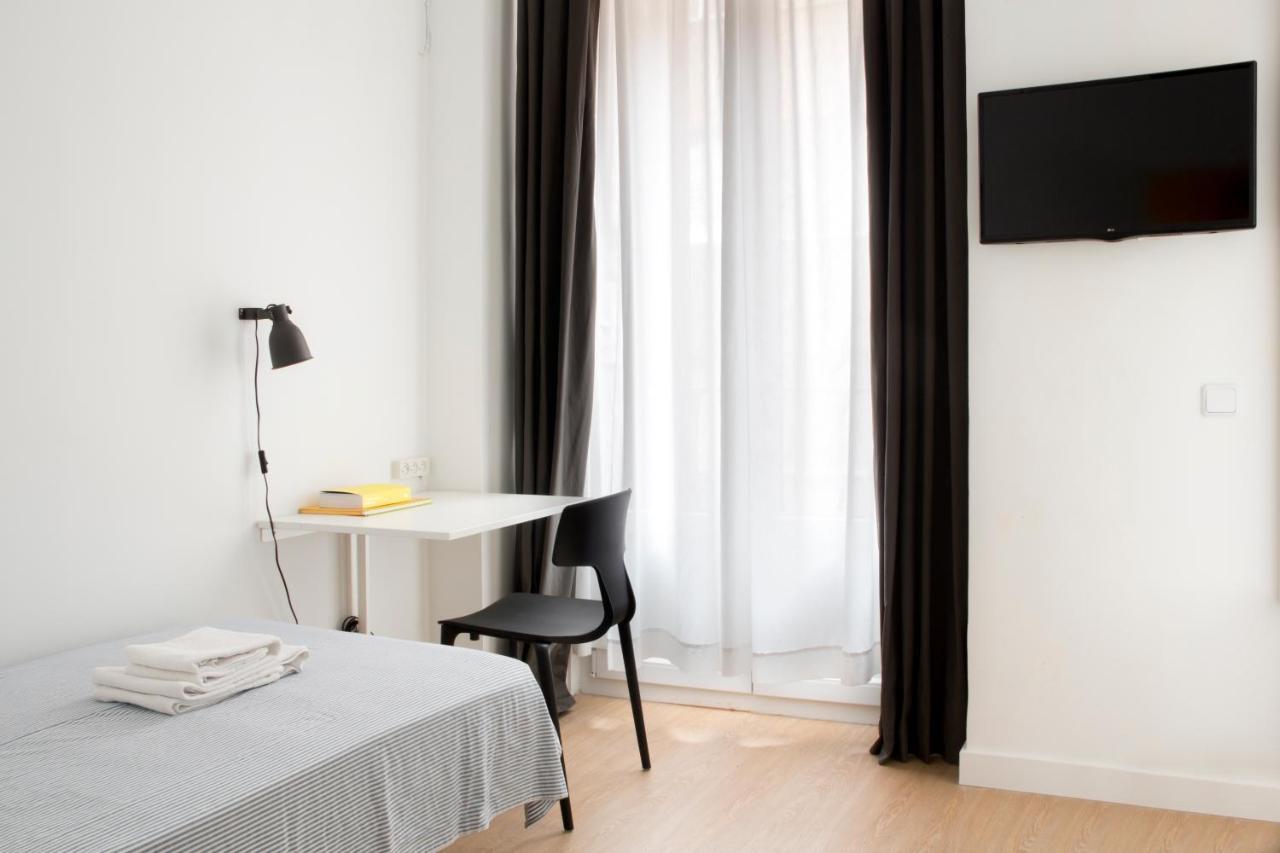 Hostal La Zona Madrid Exterior photo