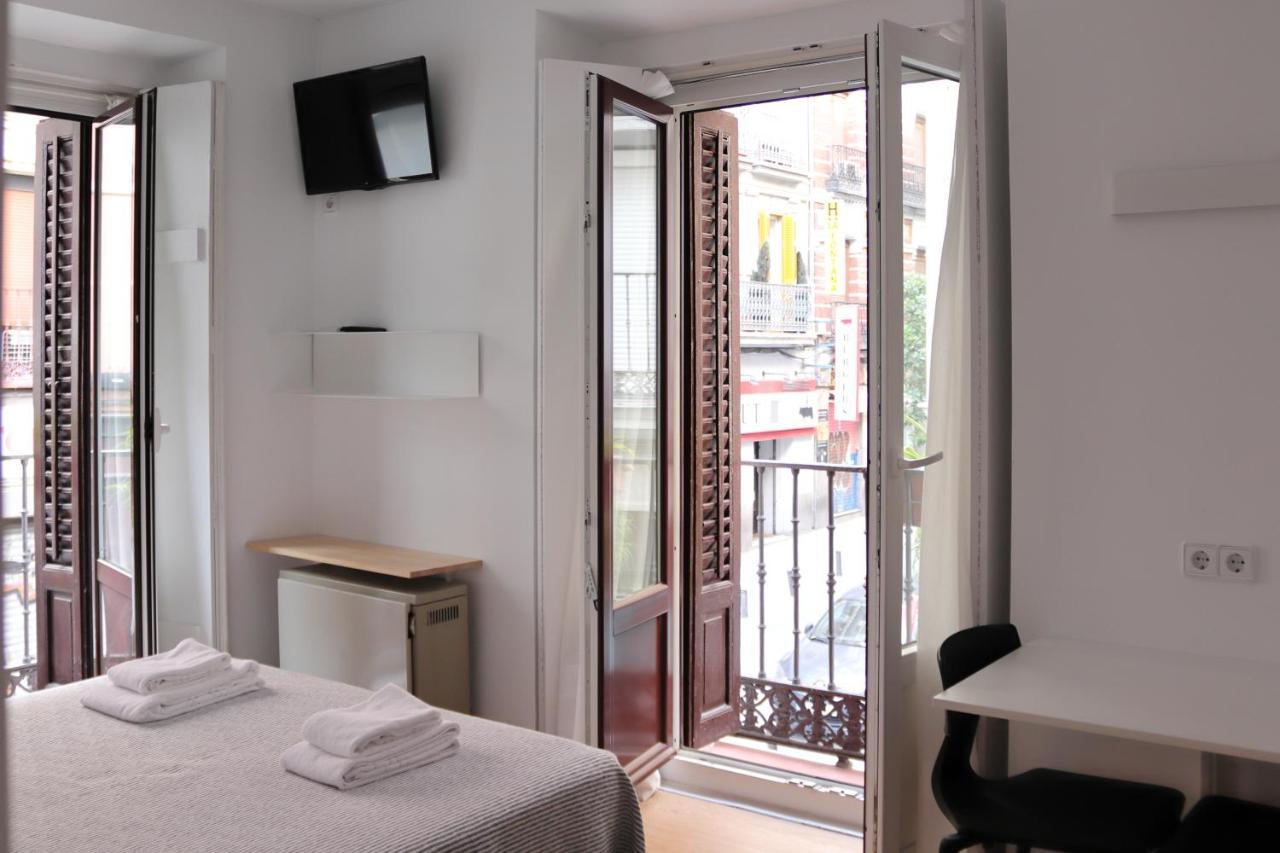 Hostal La Zona Madrid Exterior photo