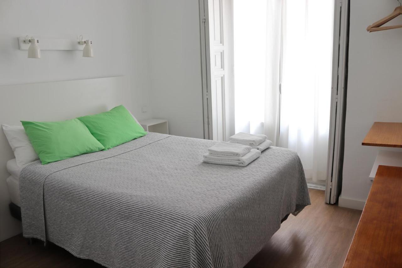 Hostal La Zona Madrid Exterior photo