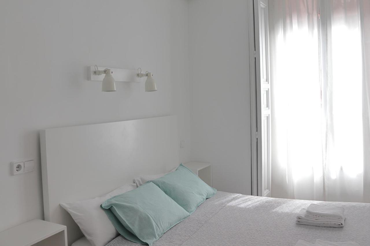 Hostal La Zona Madrid Exterior photo