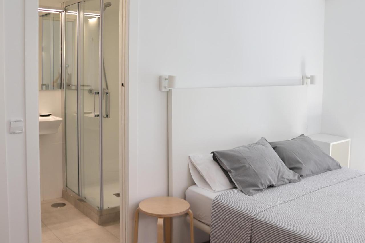 Hostal La Zona Madrid Exterior photo